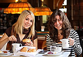 Austria, Vienna, Cafe Sperl, Vienese Breakfast, Wiener Frhstck, People, Girls, Photo Nr.: W4733