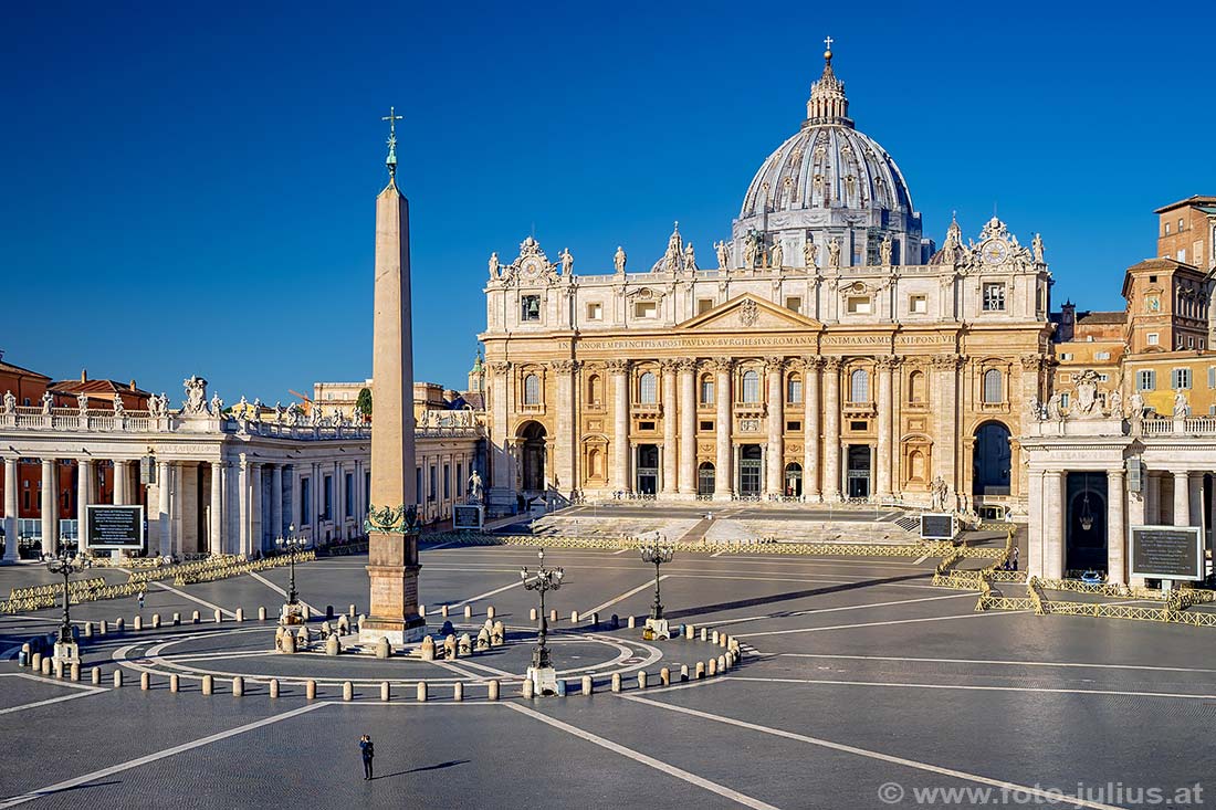 0083b_Rome_Vatican_St_Peters_Square_basilica.jpg, 158kB