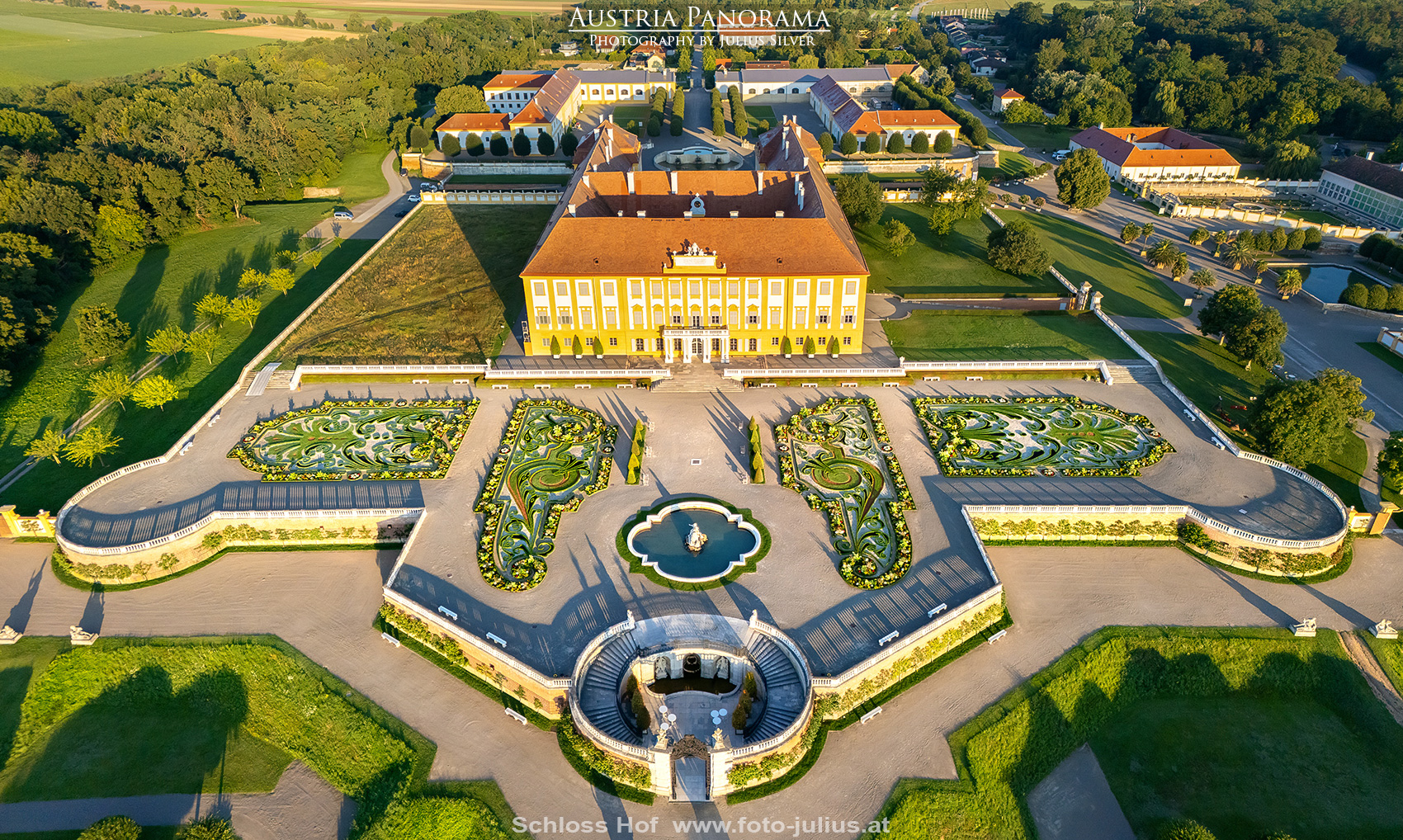 4120a_Schloss_Hof.jpg, 1,3MB