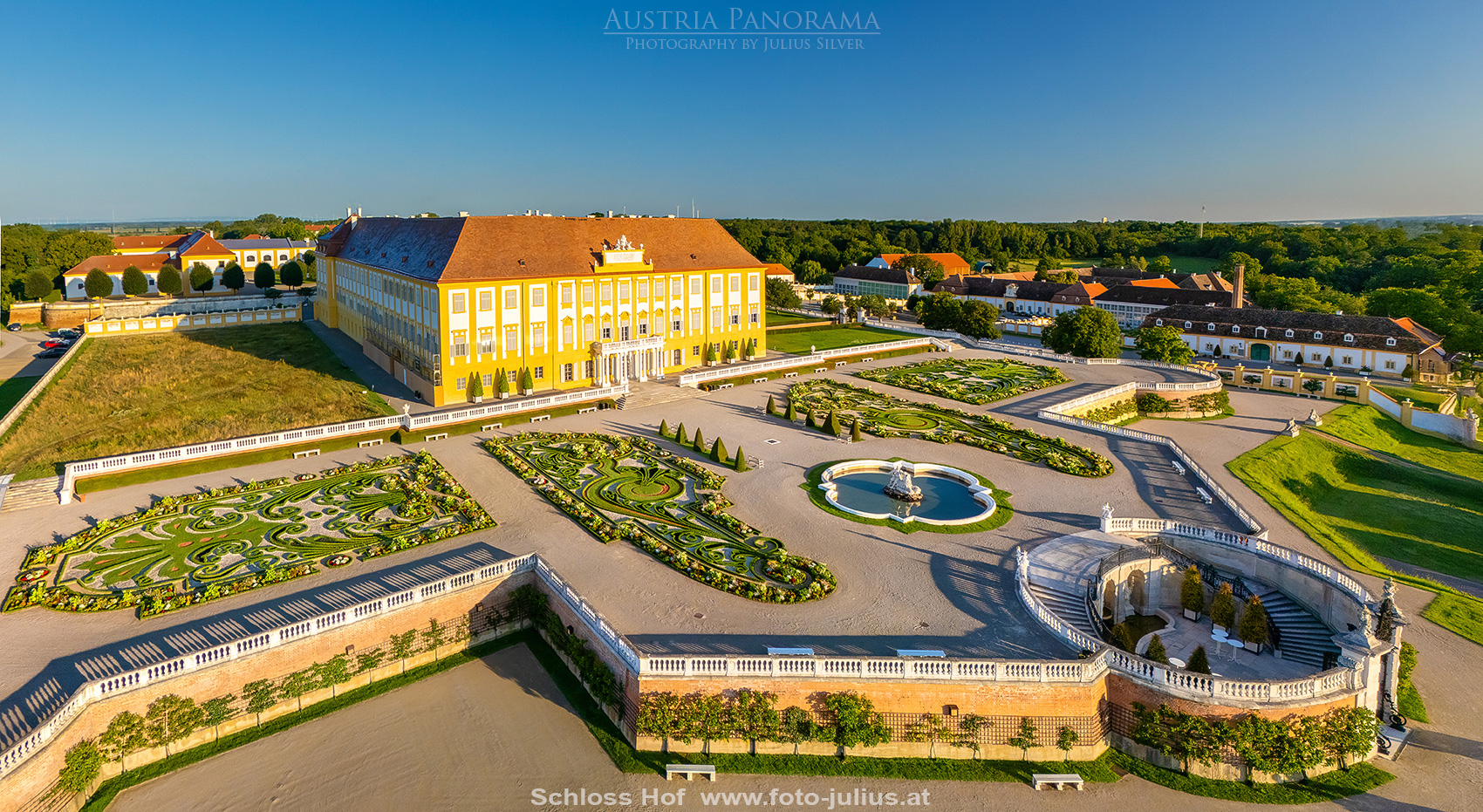 4122a_Schloss_Hof.jpg, 1,0MB