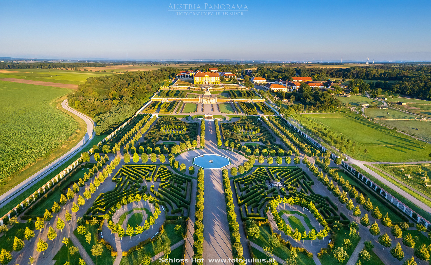 4123a_Schloss_Hof.jpg, 1,2MB