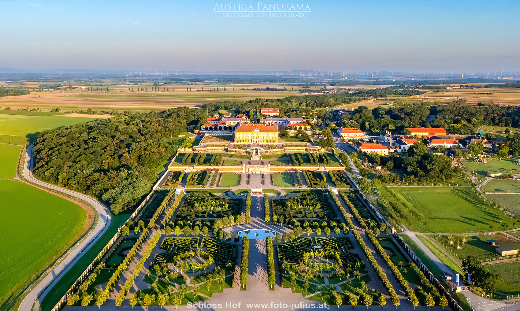 4124a_Schloss_Hof.jpg, 1,1MB
