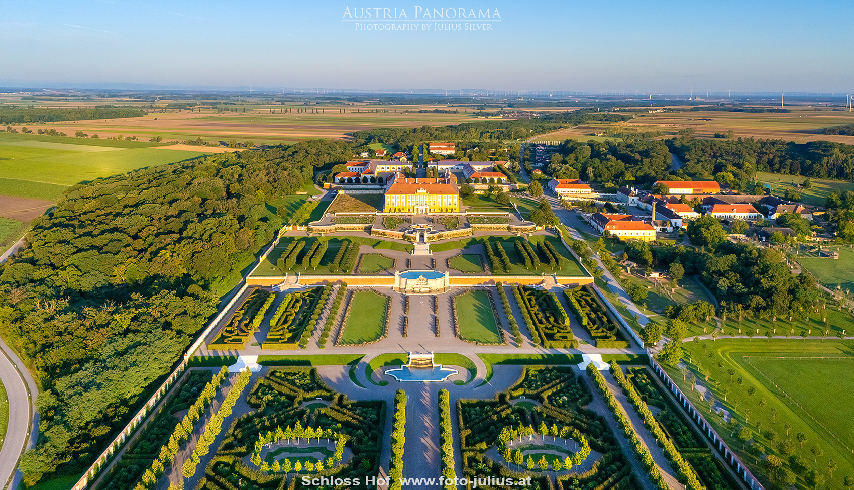 4125a_Schloss_Hof.jpg, 1,1MB