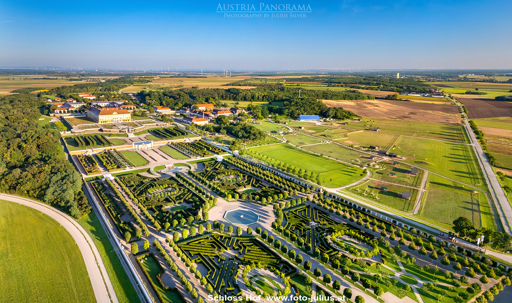 4127a_Schloss_Hof.jpg, 1,2MB