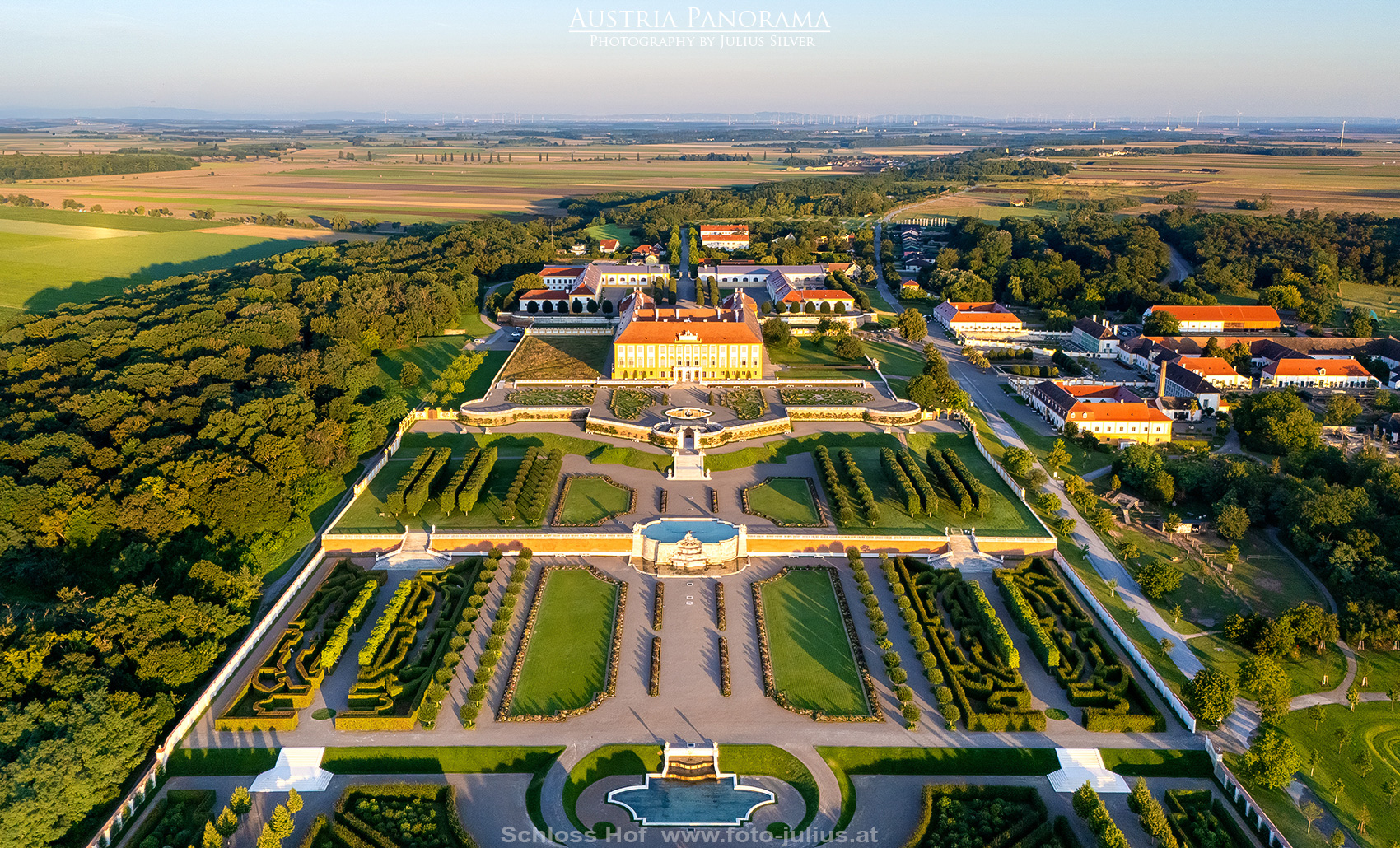 4129a_Schloss_Hof.jpg, 1,2MB