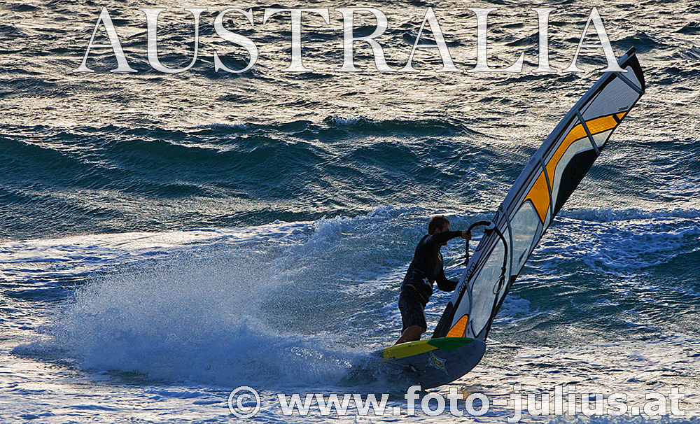 Australia_225+Surfer.jpg, 535kB