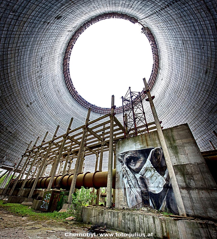 pripjat014_Chernobyl_Cooling_Tower.jpg, 323kB