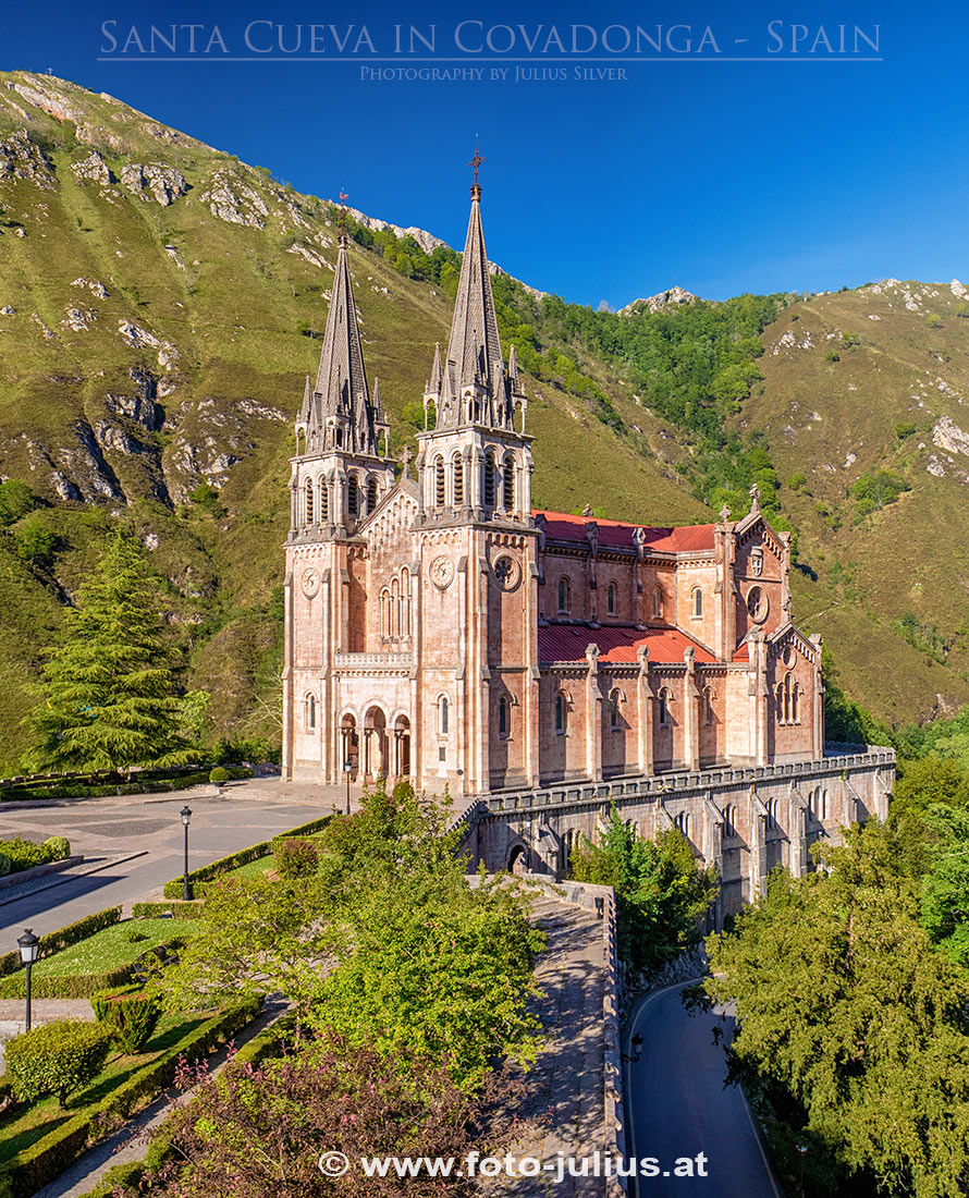 313a_Santa_Cueva_Covadonga.jpg, 409kB