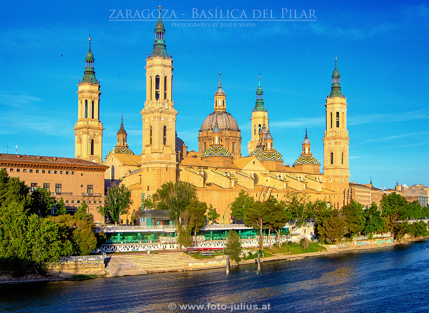 370a_Zaragoza_Basilica_del_Pilar.jpg, 799kB