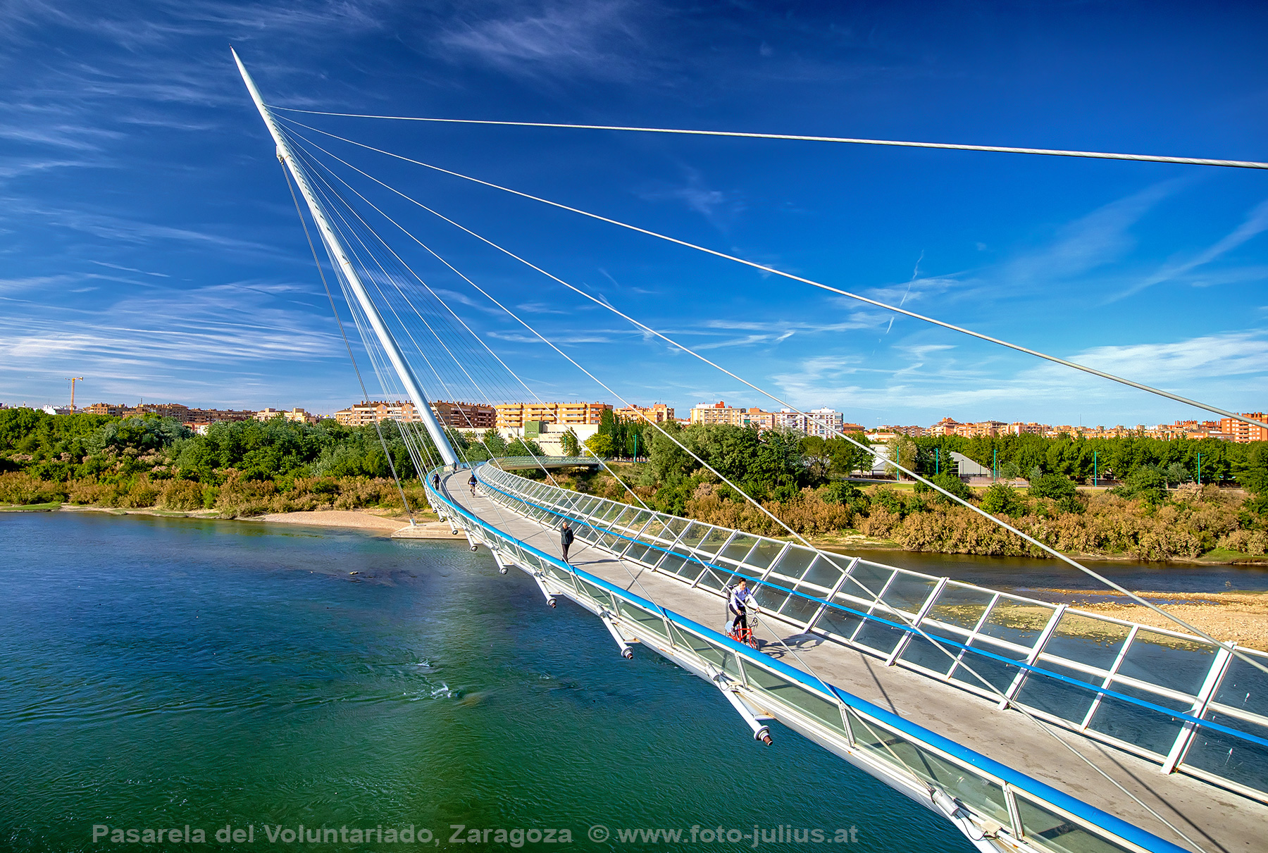 380a_Zaragoza_Pasarela_del_Voluntariado.jpg, 1,1MB