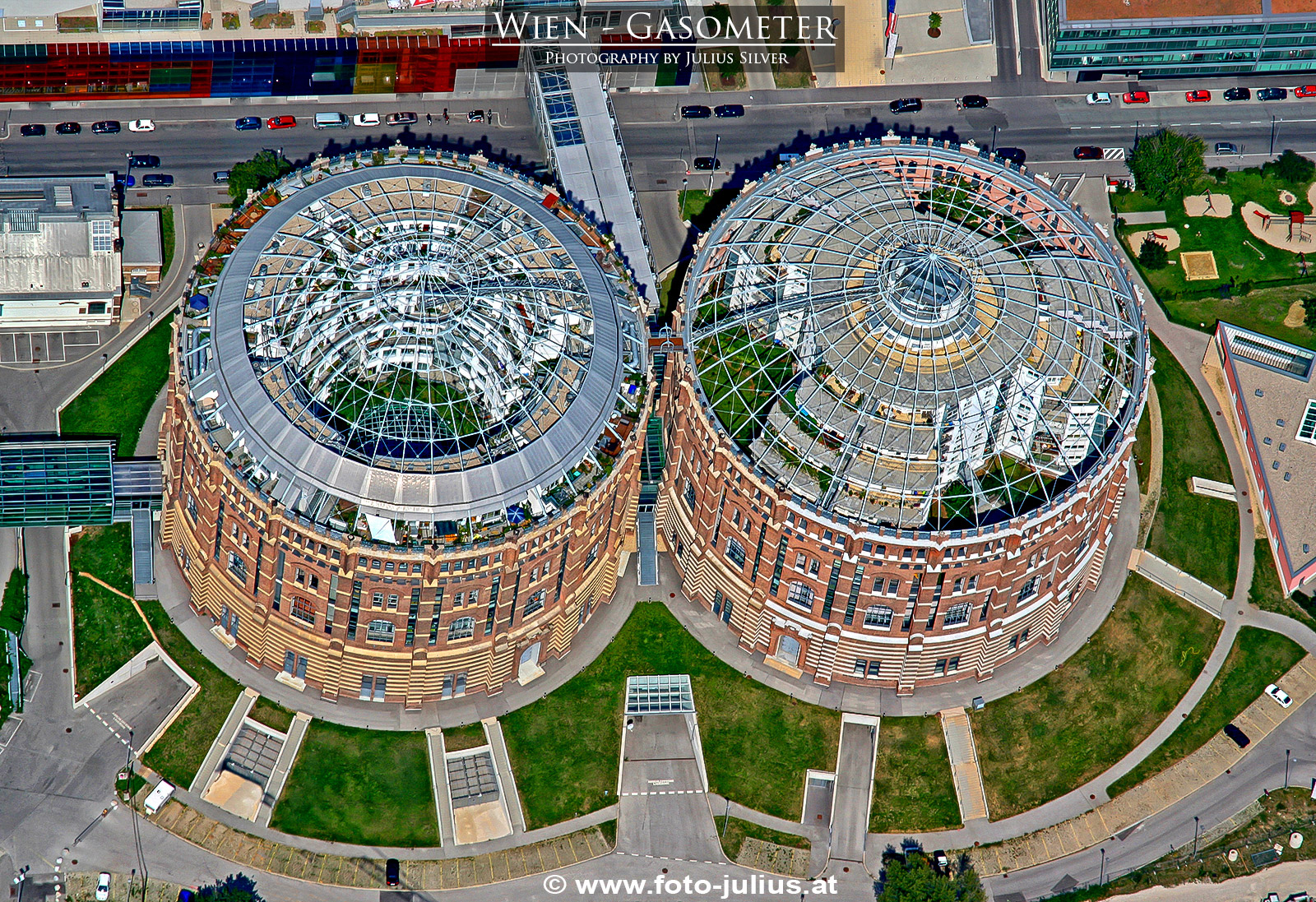 W2438a_Gasometer_Wien.JPG, 1,0MB