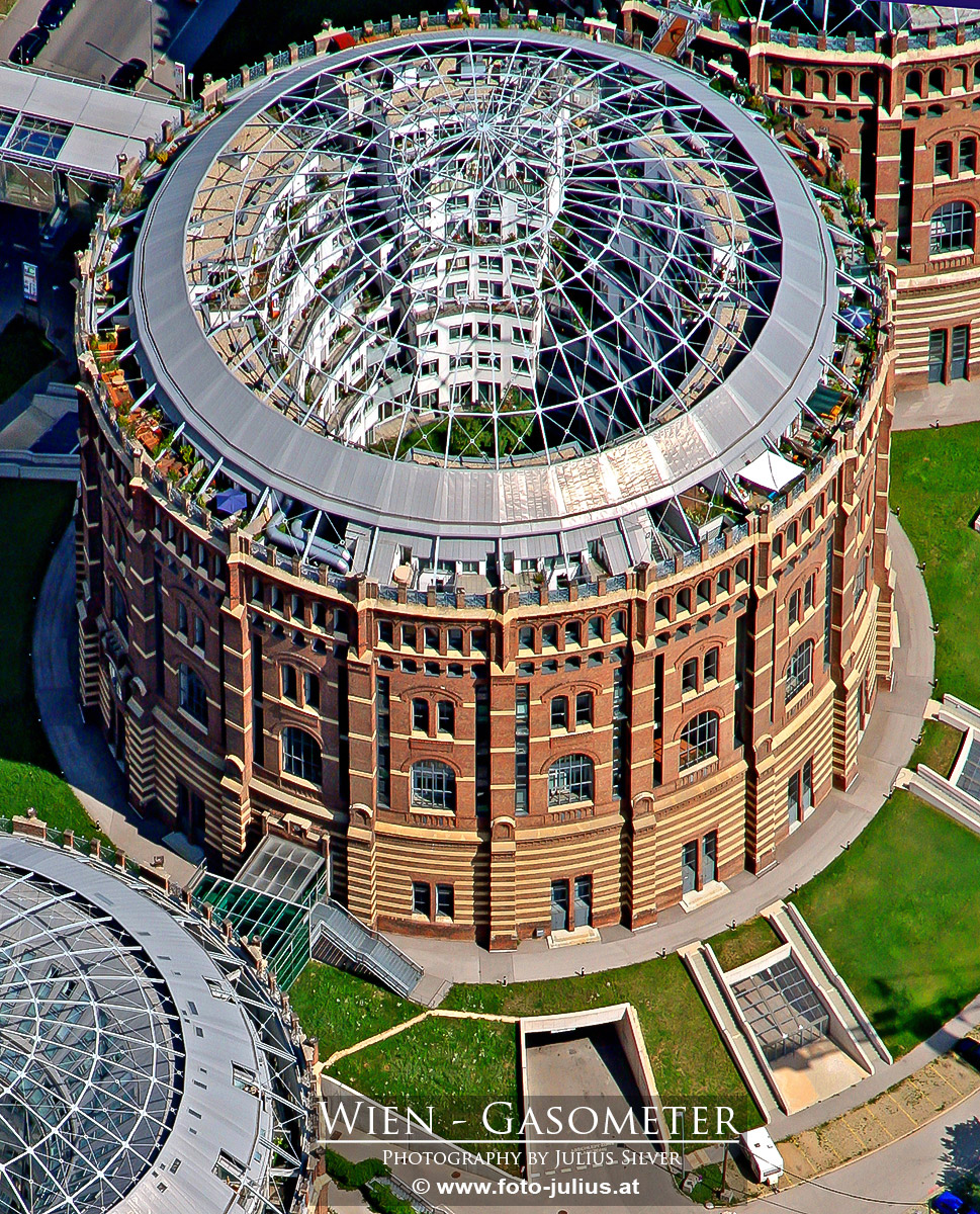 W2516a_Gasometer_Wien.JPG, 734kB