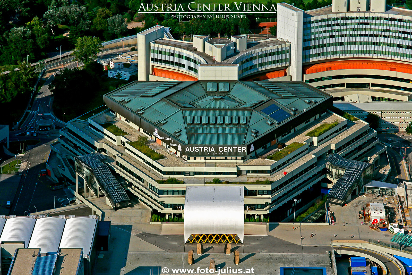 W3568a_Austria_Center_Vienna.jpg, 848kB