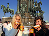 Austria, Vienna, Adventmarkt, Weihnachtsmarkt, Winter, People, Maria-Theresien-Platz, Photo Nr.: W4810