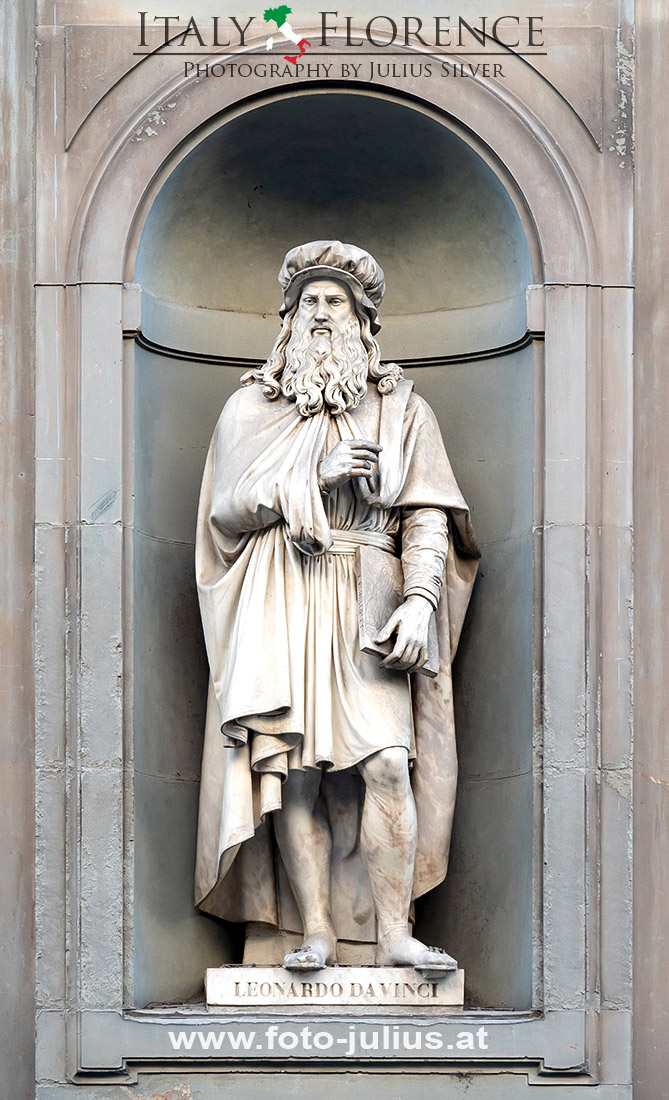 0114a_Firenze_Statua_di_Leonardo_da_Vinci.jpg, 231kB