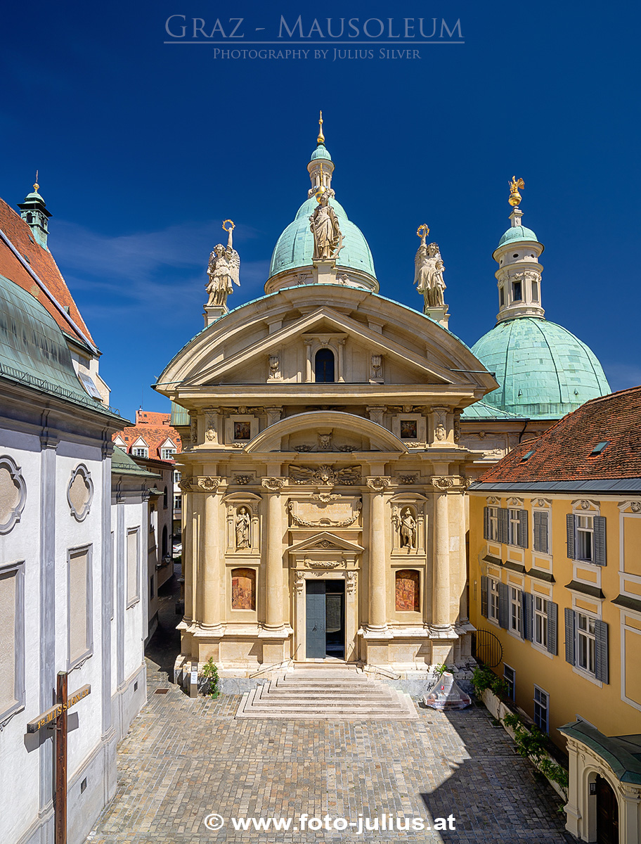 graz_071a_Mausoleum.jpg, 521kB