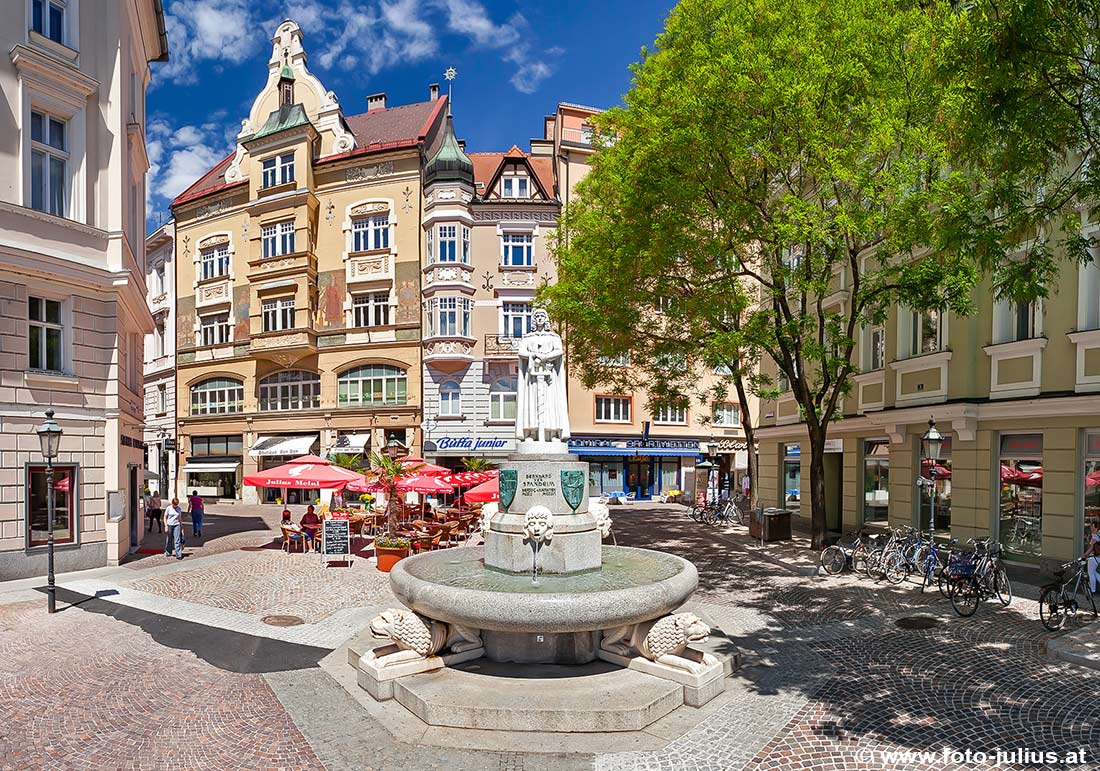 klagenfurt031b_Klagenfurt_Spanheimer_Denkmal.jpg, 249kB