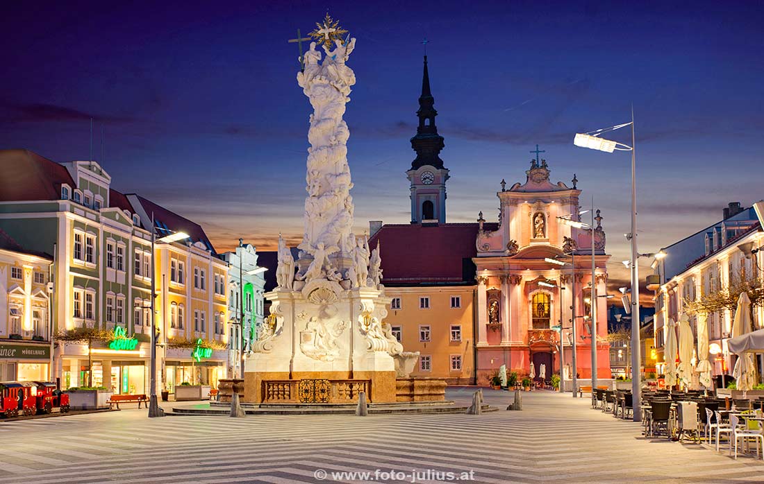 stpolten002b_Sankt_Poelten_Rathausplatz.jpg, 122kB