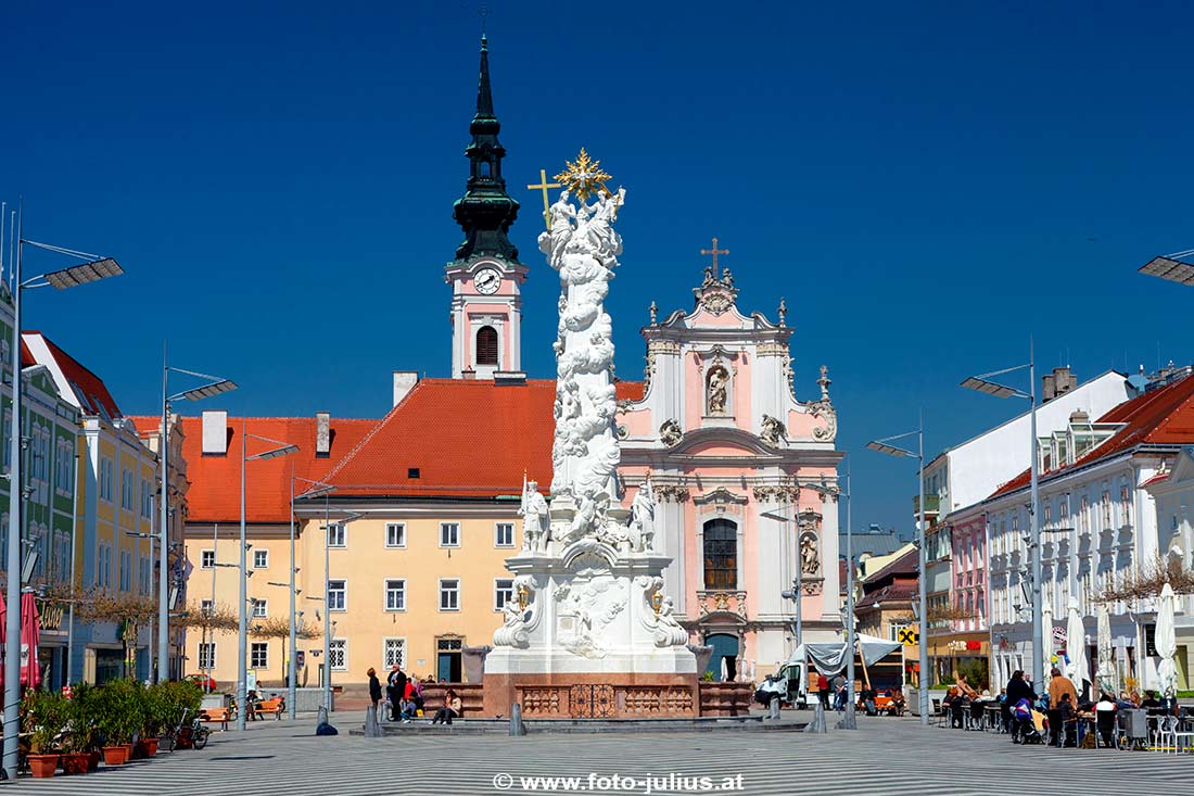 stpolten008b_Sankt_Poelten_Rathausplatz.jpg, 126kB