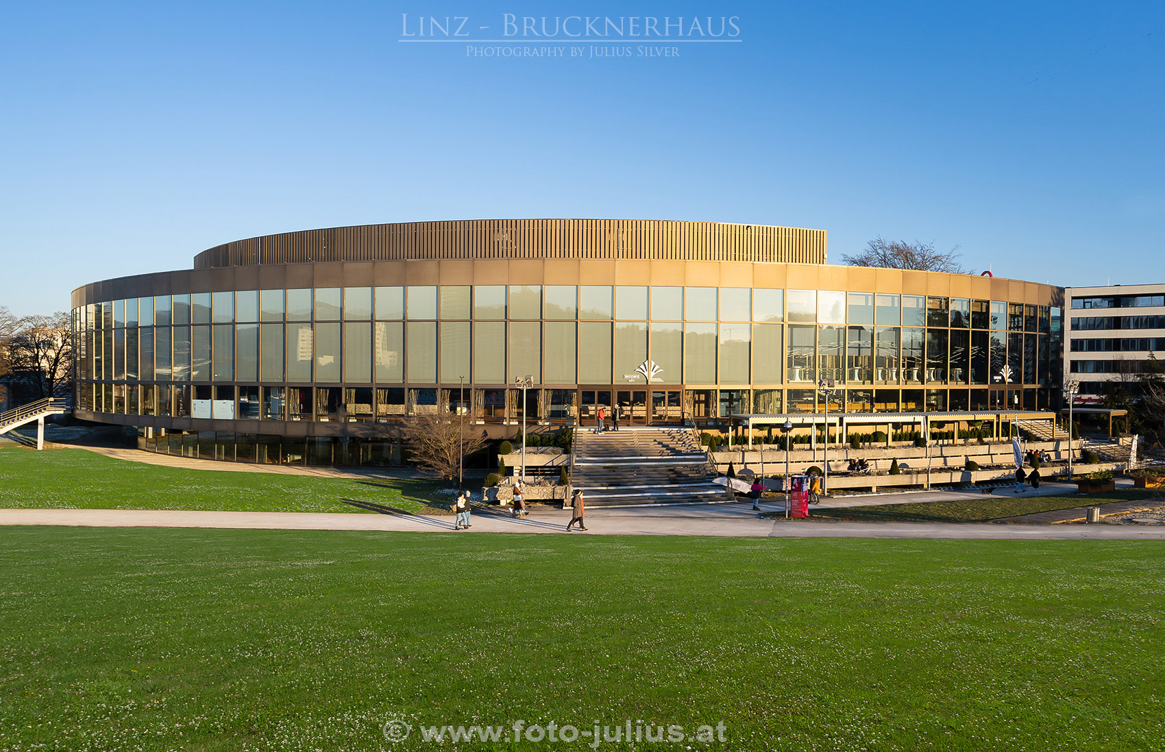 Linz_132a_Brucknerhaus.jpg, 688kB