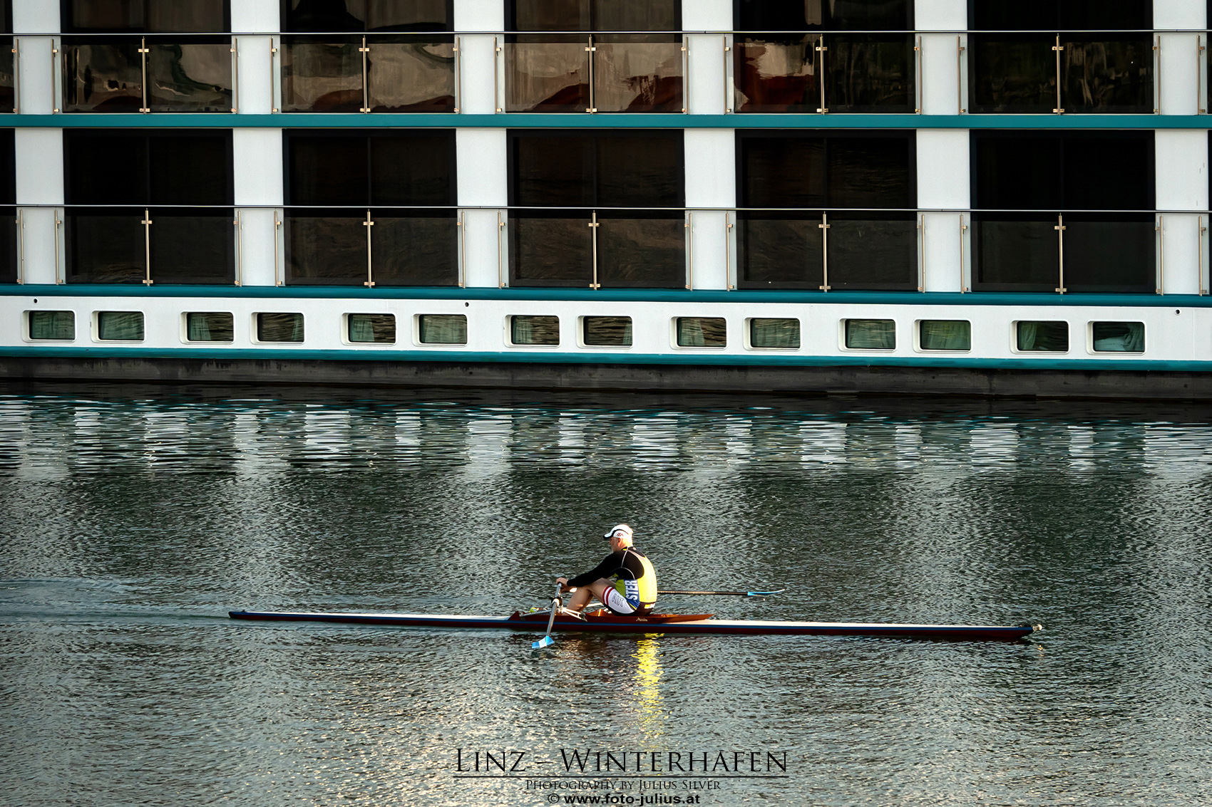 Linz_216a_Winterhafen.jpg, 960kB