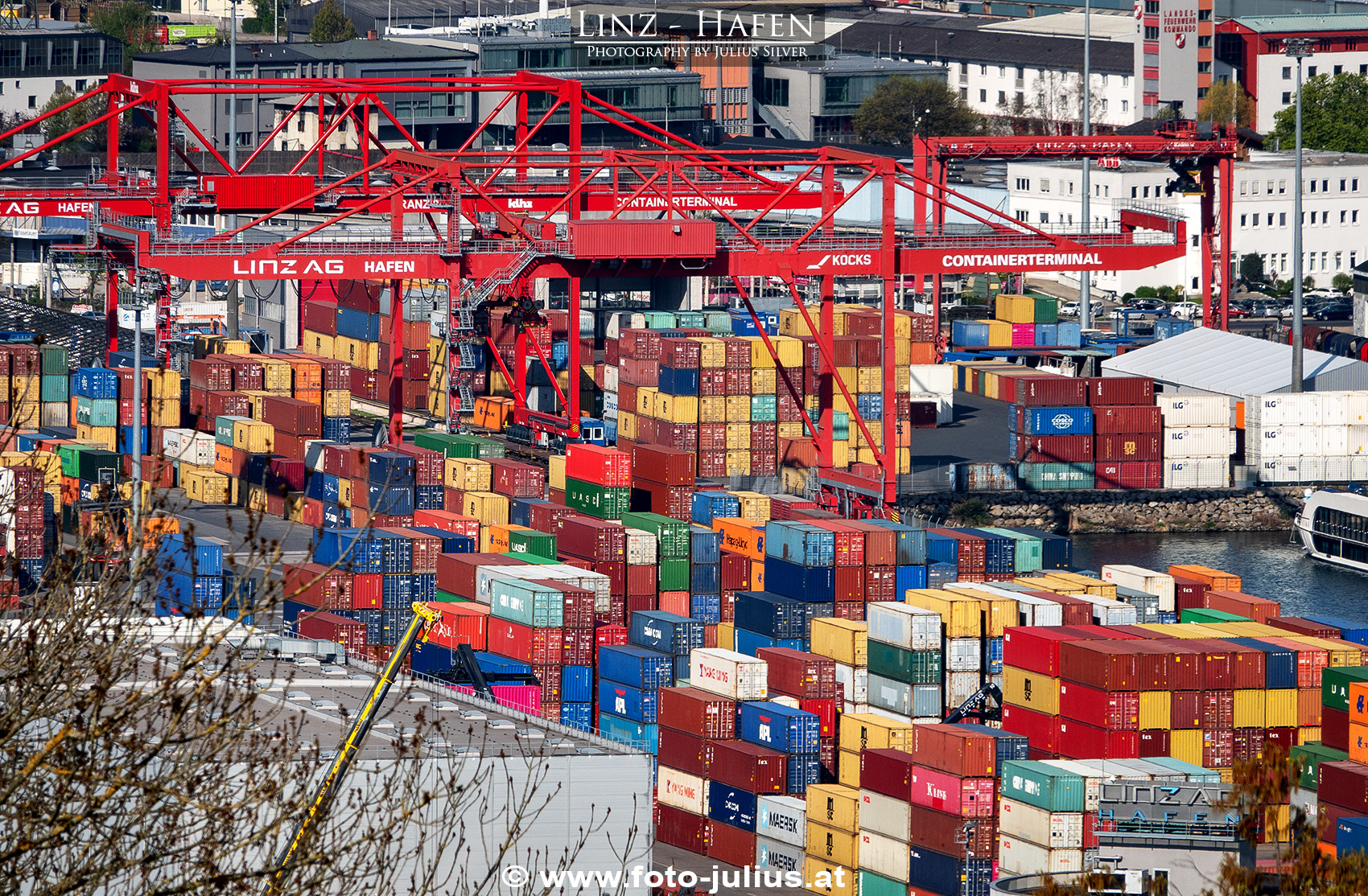 Linz_236a_Containerhafen.jpg, 1,4MB
