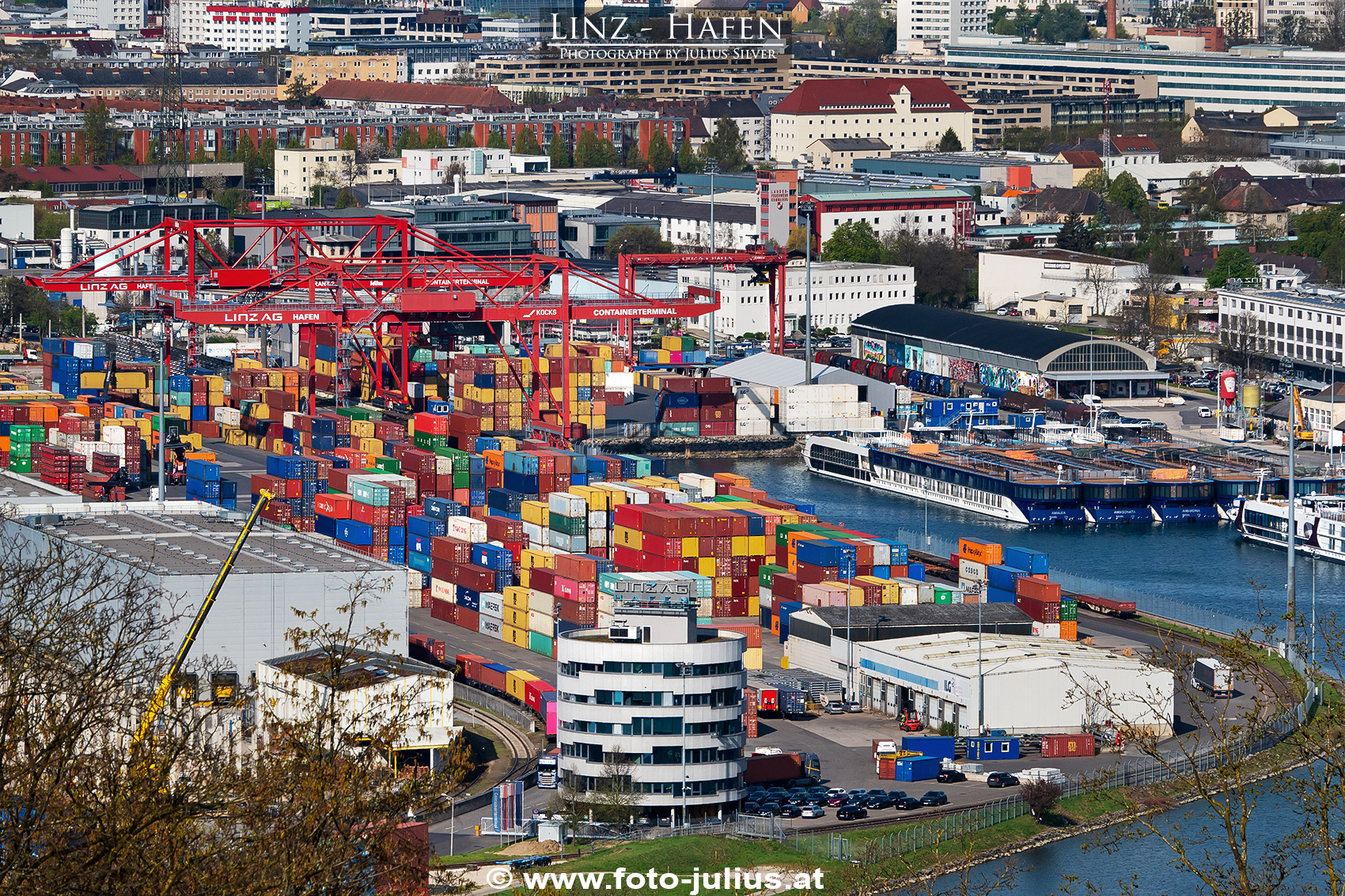 Linz_237a_Containerhafen.jpg, 1,5MB