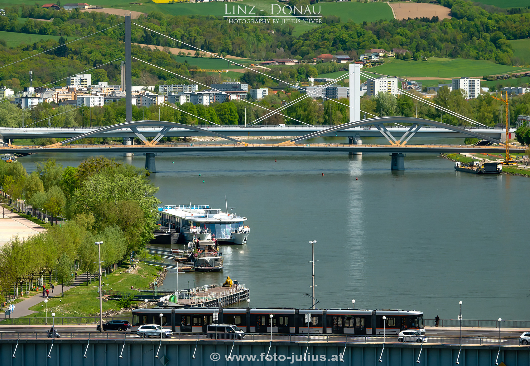 Linz_275a_Nibelungenbrucke.jpg, 1020kB