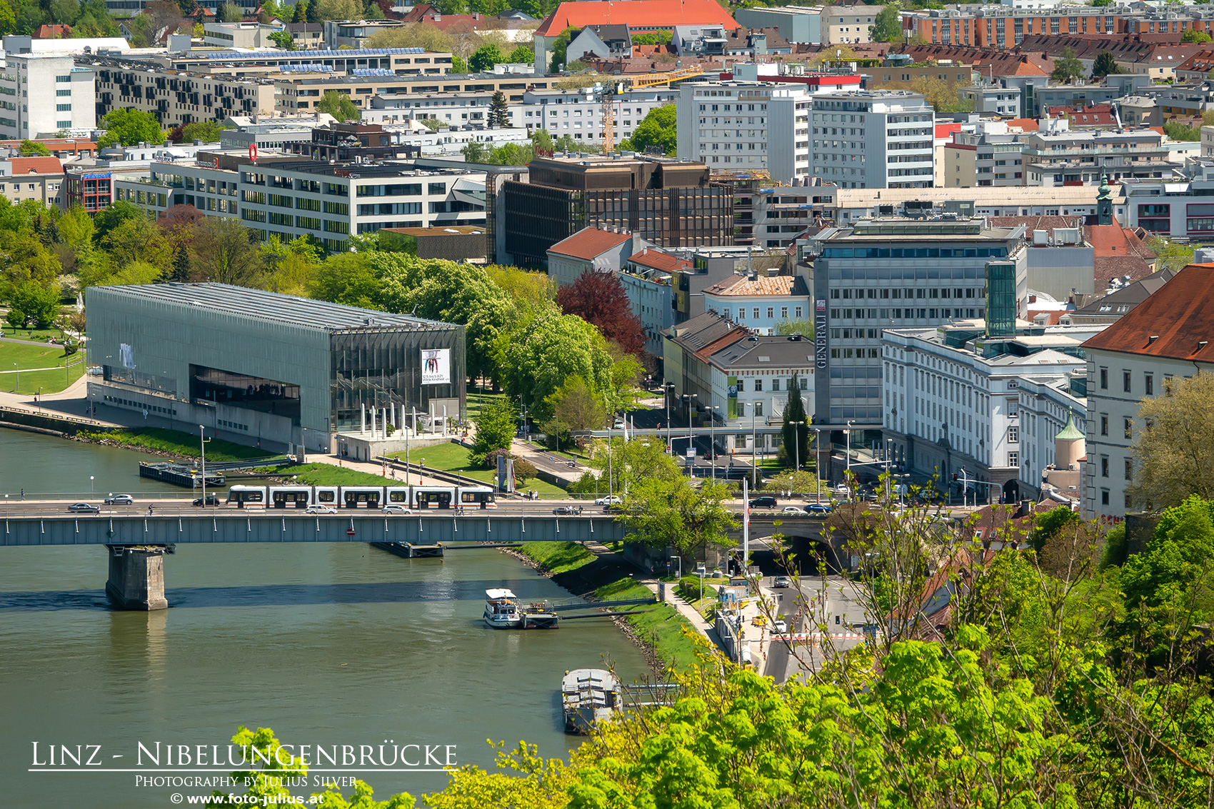 Linz_276a_Nibelungenbrucke.jpg, 1,3MB