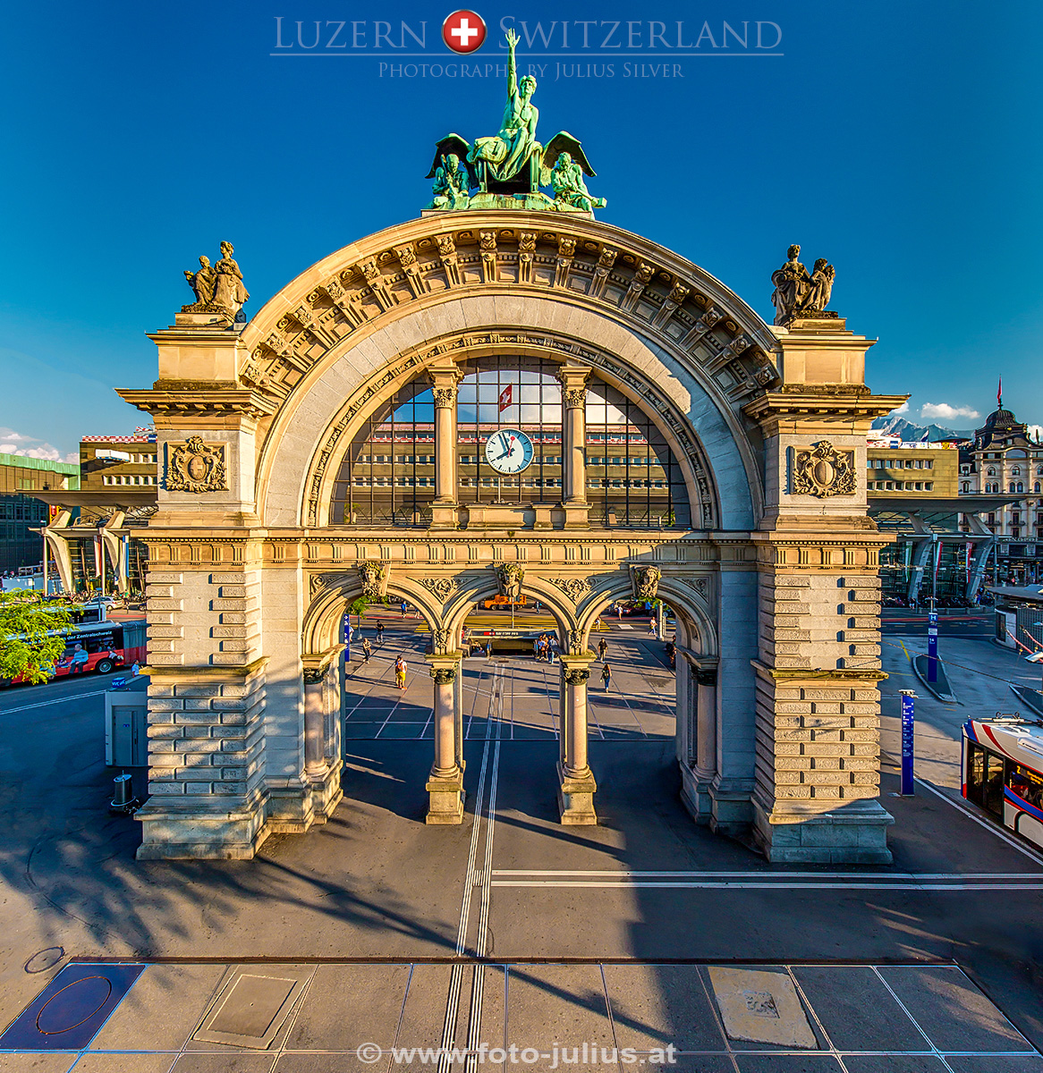 Luzern_008a_Torbogen_Bahnhof.jpg, 867kB