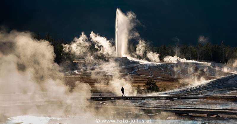 1407b_Yellowstone_Castle_Geyser.jpg, 41kB