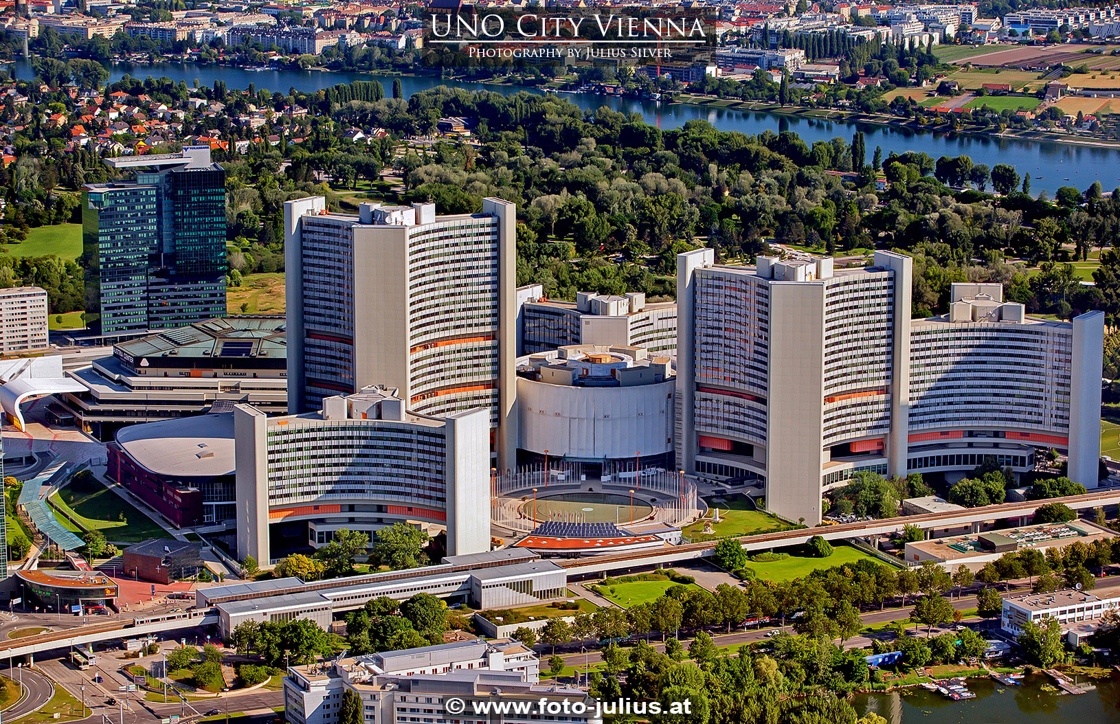 W5901a_Uno_Building_Wien.jpg, 1,1MB