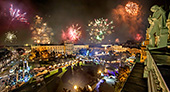 W6323_Silvester_Weihnachtsmarkt_Maria_Theresien_Platz.jpg, 17kB