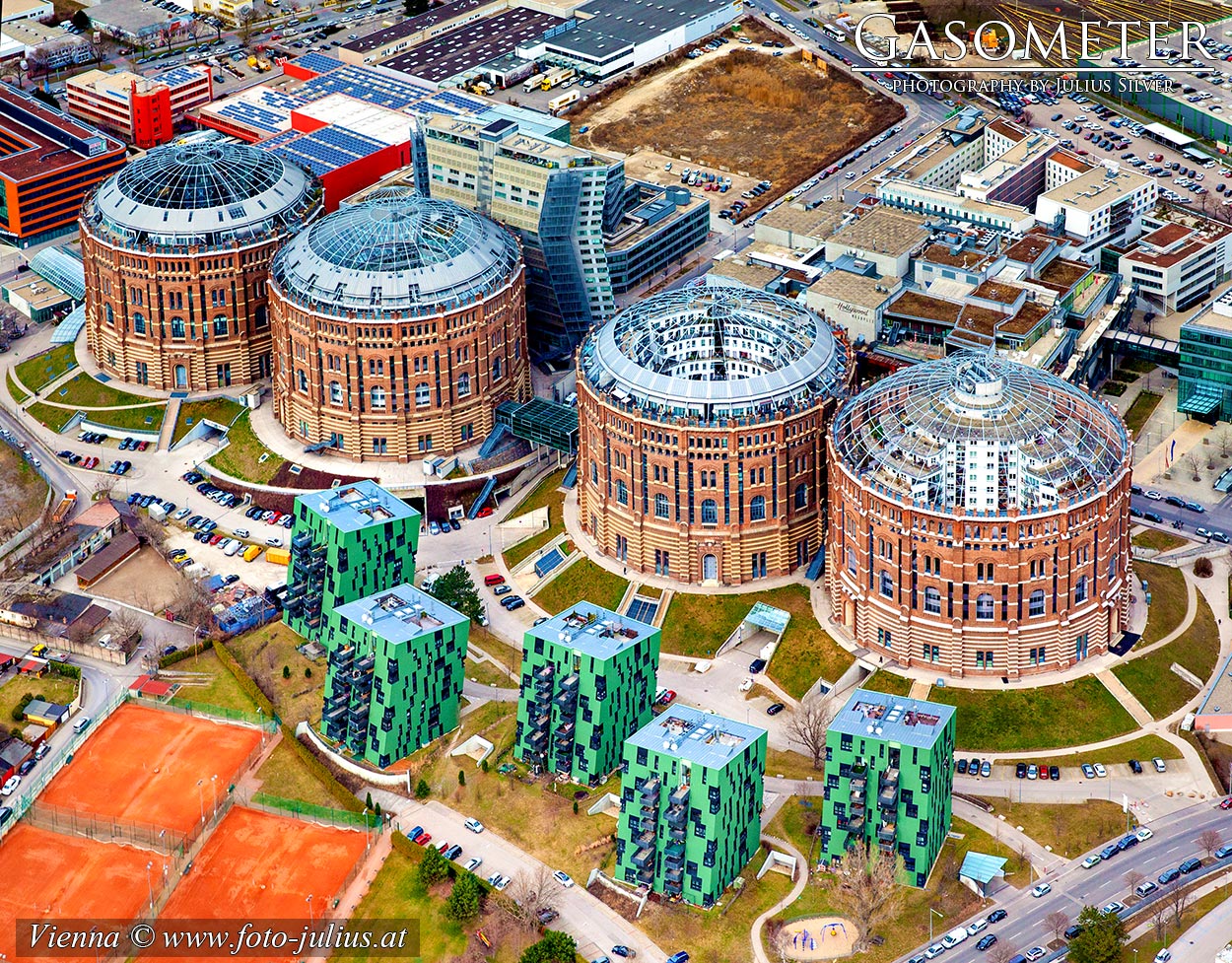 W6337a_Wien_Gasometer_Aerial_Photo.jpg, 546kB