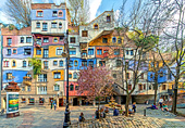 W6614_Hundertwasser_Krawina_Haus_Wien.jpg, 27kB