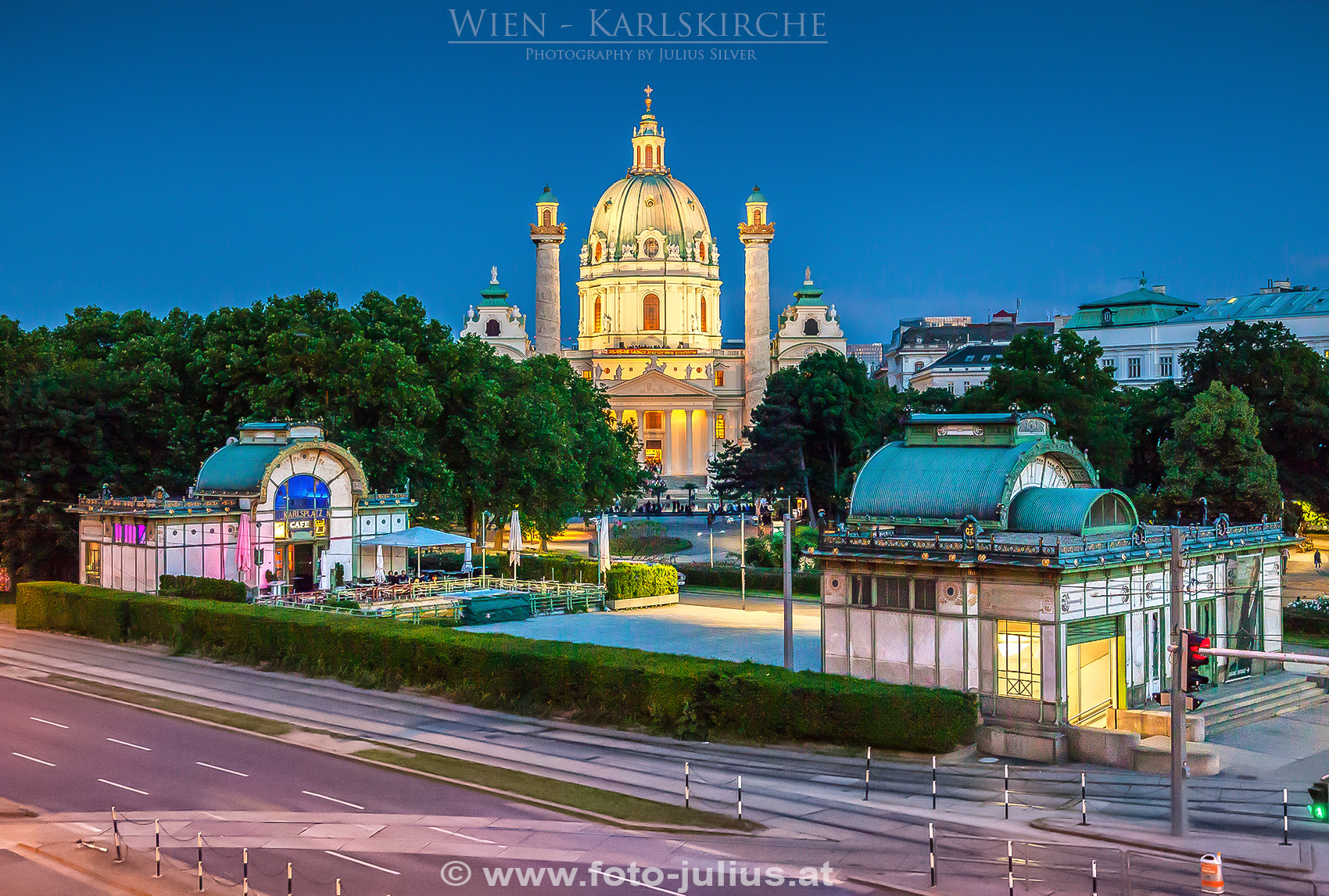 W6913a_Karlskirche_am_Abend.jpg, 1,1MB