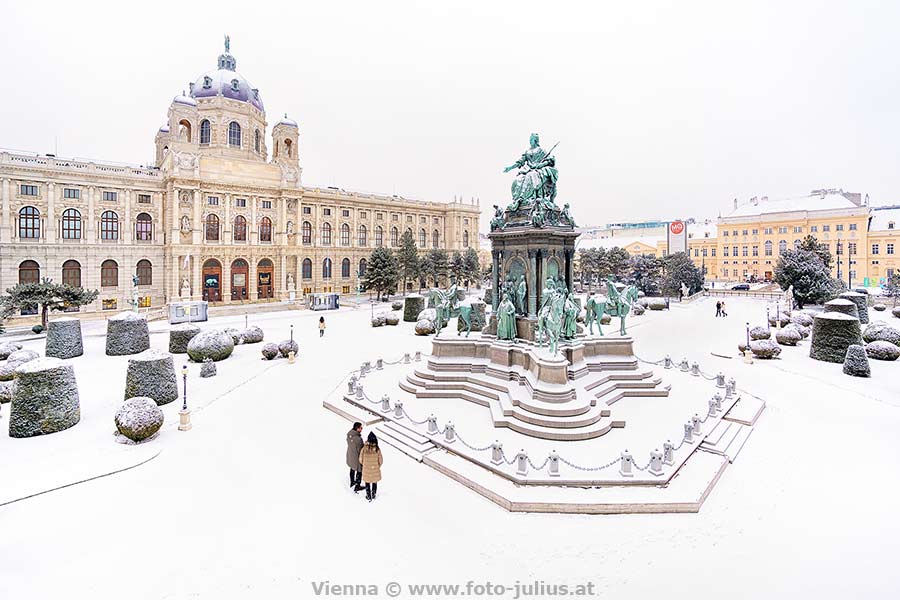 W7195b_Wien_Maria_Theresien_Platz.jpg, 95kB