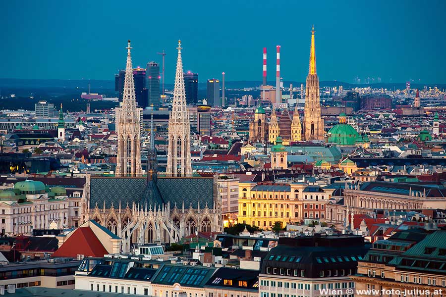 W7372_Votivkirche_Stephansdom_Wien.jpg, 112kB