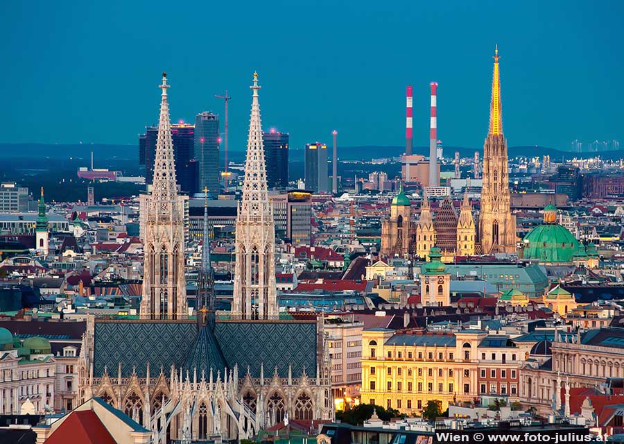 W7373_Votivkirche_Stephansdom_Wien.jpg, 117kB