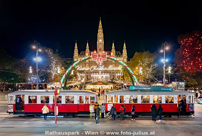 W_7644_Rathausplatz_Wien.jpg, 67kB