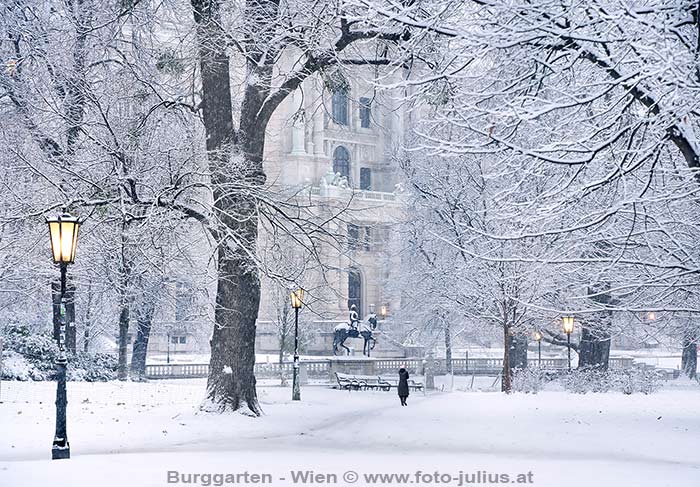 W_7801_Burggarten.jpg, 105kB