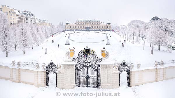 W_7804_Belvedere_pano.jpg, 33kB