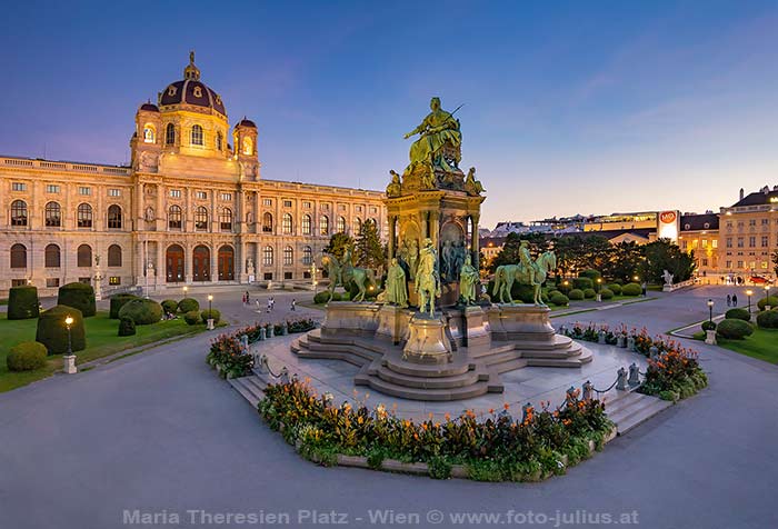 W_7854_Maria_Theresien_Platz.jpg, 54kB