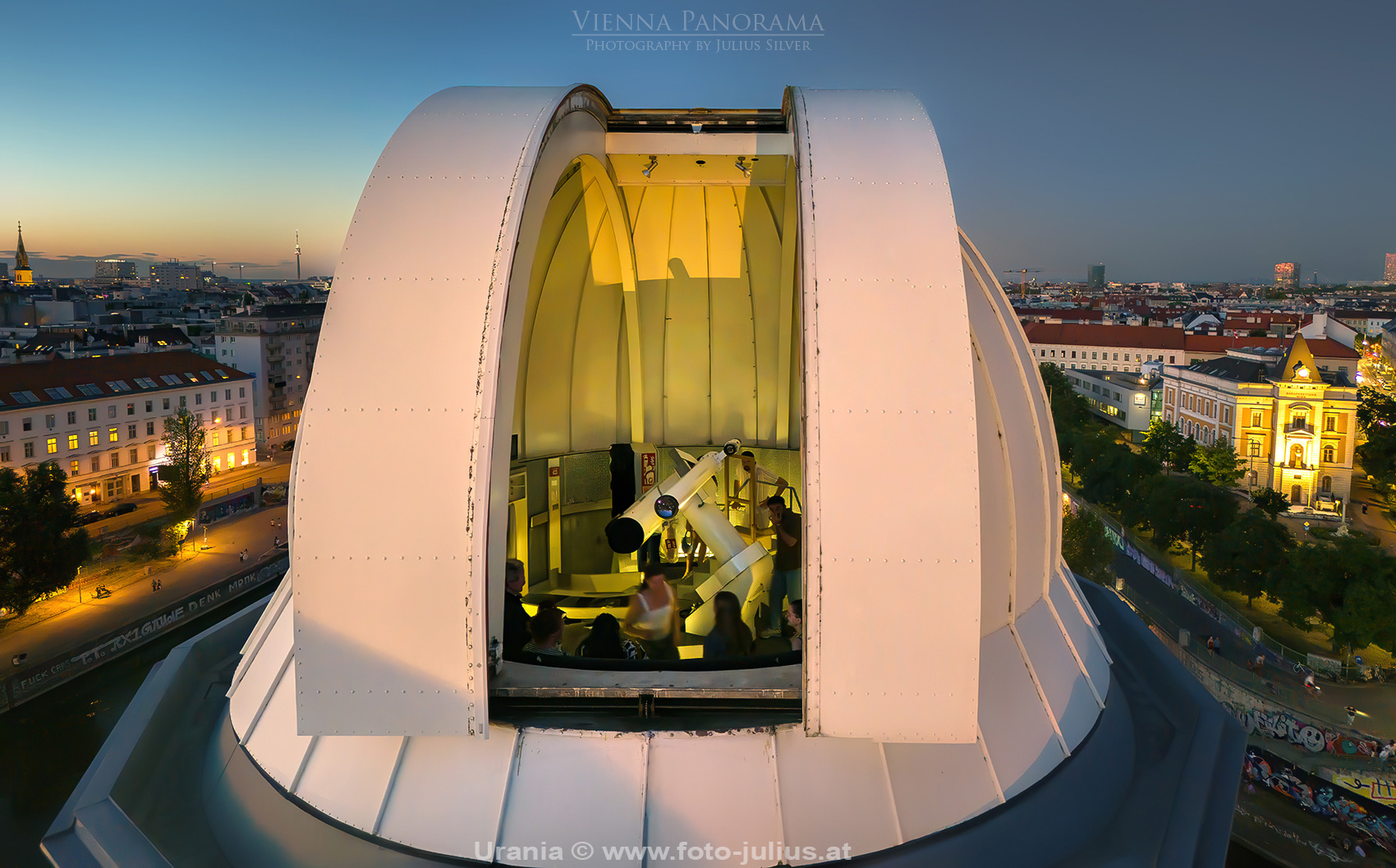 W8010a_Urania.jpg, 564kB