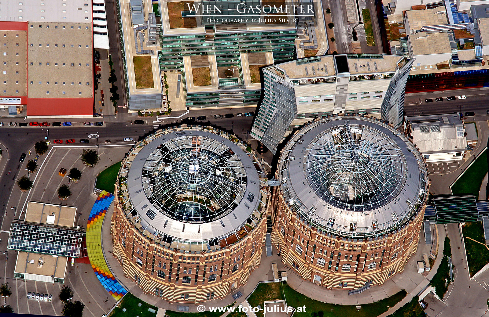 W2515a_Gasometer_Wien.JPG, 917kB