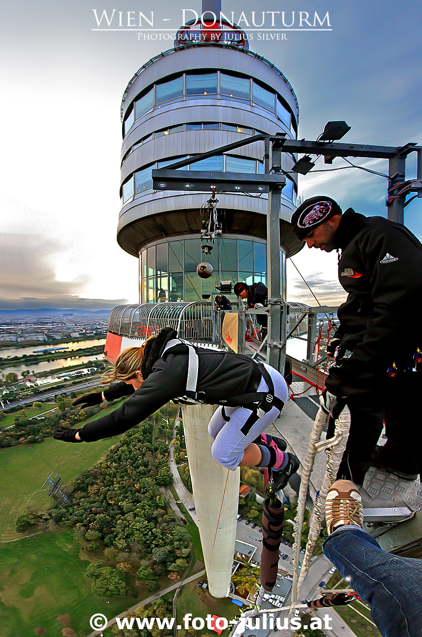 W4700a_Bungee_Jumping_Donauturm_Wien.jpg, 650kB