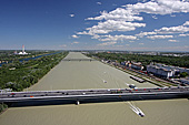 Vienna, A22 Sdosttangente, Donau, Photo Nr: W5103